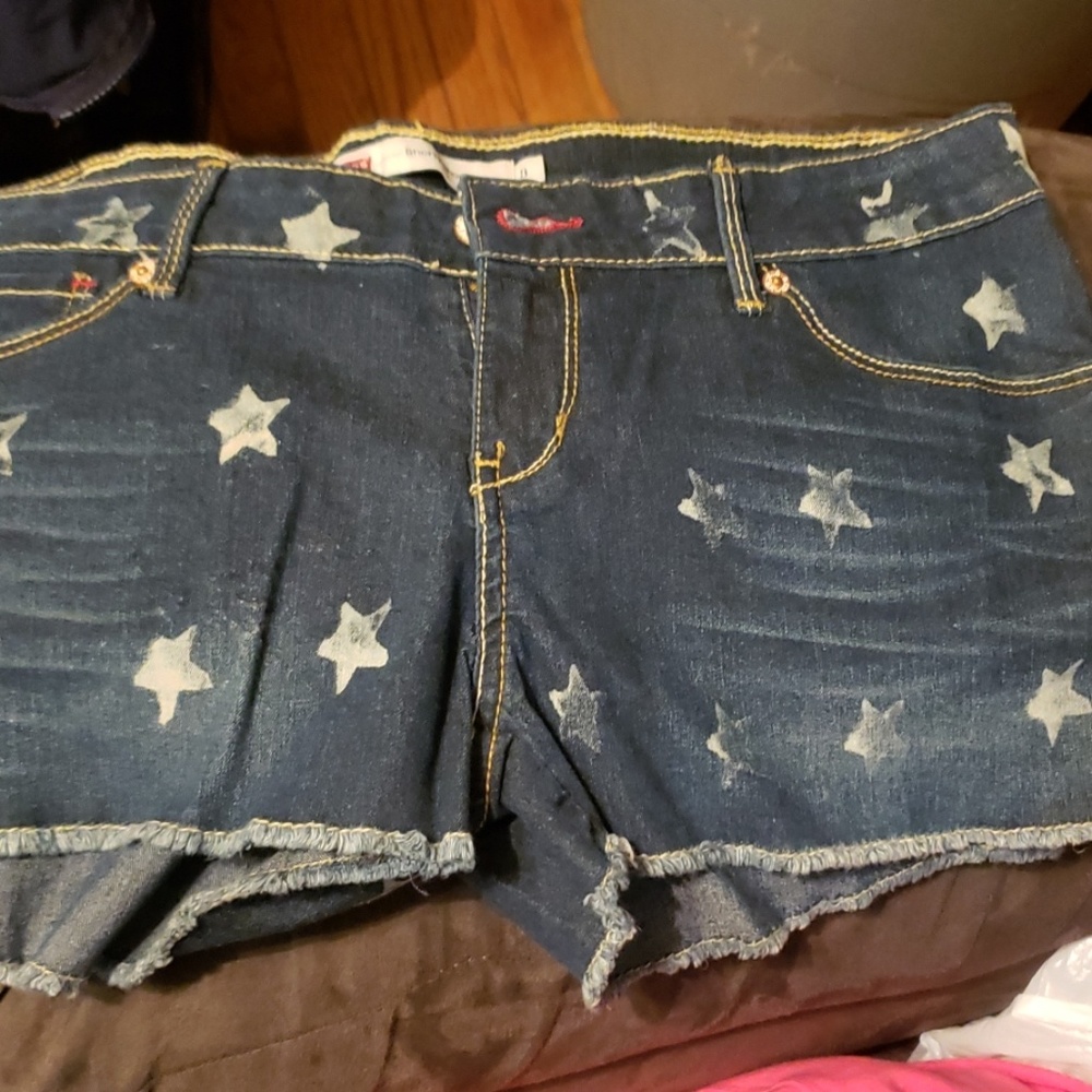 Levi shorty shorts